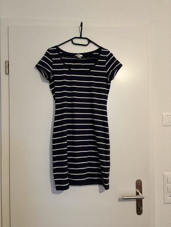 Sommerliches Kurzarm-Kleid mit Streifen