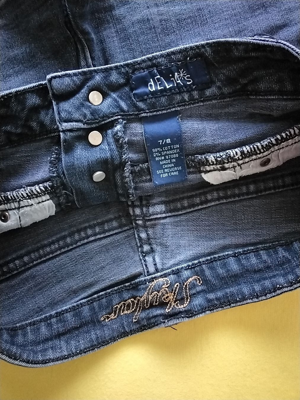 Pantaloni: Shorts Gr. 34 mit hohem Bund – Usato da Balterswil venduto da Meerdeern 2