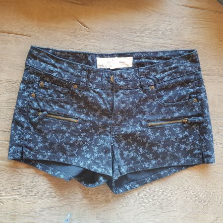 🐸 JEANS SHORTS / HOT PANTS 38 BLÜMCHENPRINT