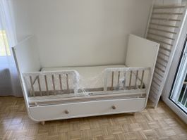 MYLLRA Babybett (IKEA) weiss mit Schublade inkl. Matratze