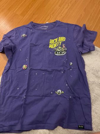 T-Shirt Rick and Morty Pull and Bear lila Grösse L gebraucht