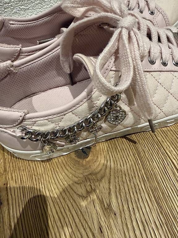 Chaussures femmes: Guess Schuhe Grösse 39 – D'occasion à Schötz par kon_57fh 3