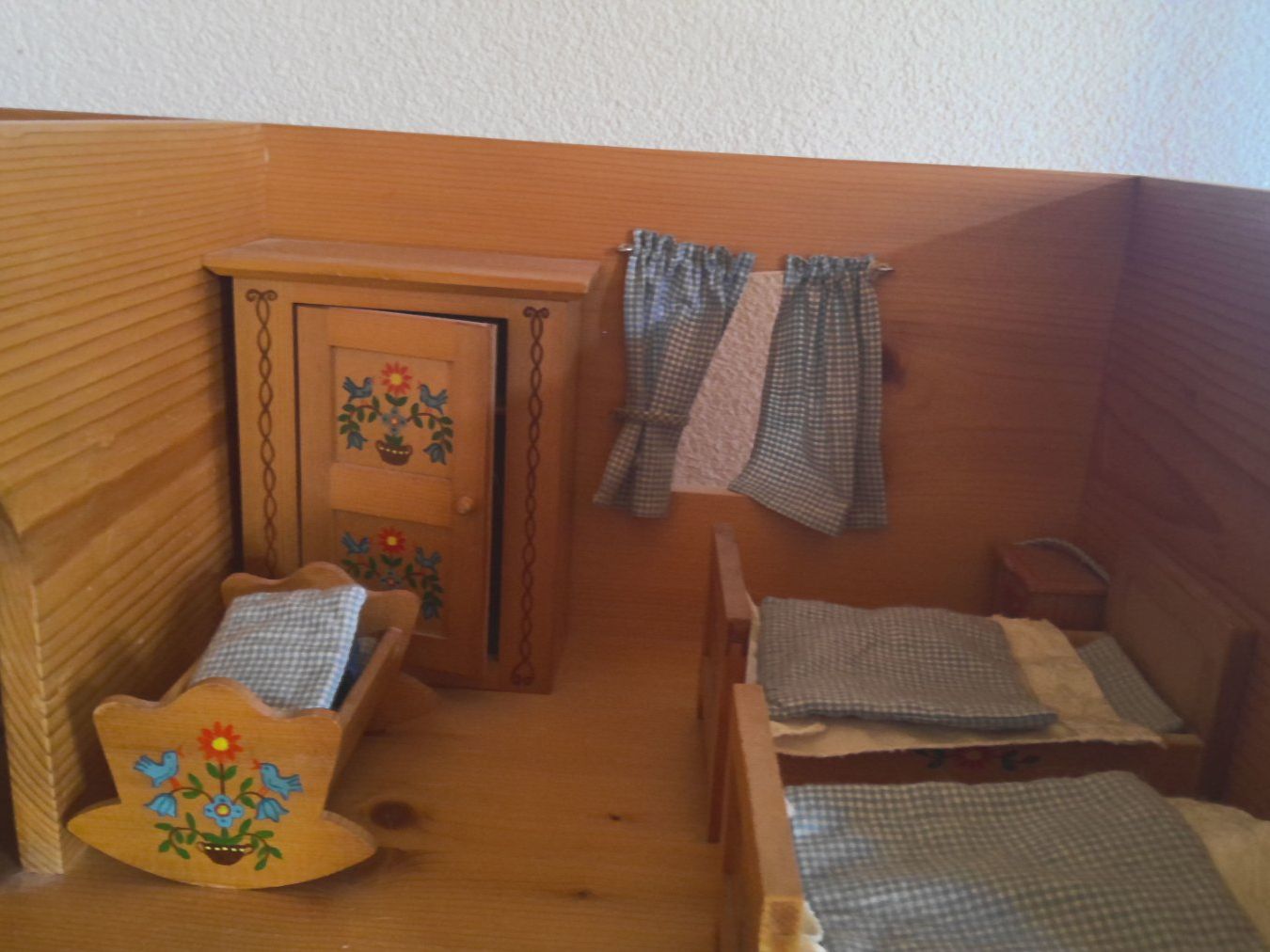 Case e mobili per bambole: Puppenstube Heimatwerk, handgemachte Möbel – Usato da Uster venduto da Esther_Hagmann 2