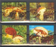BHUTAN, PILZE, VIER 3-D-BRIEFMARKEN VON 1973, POSTFRISCH!
