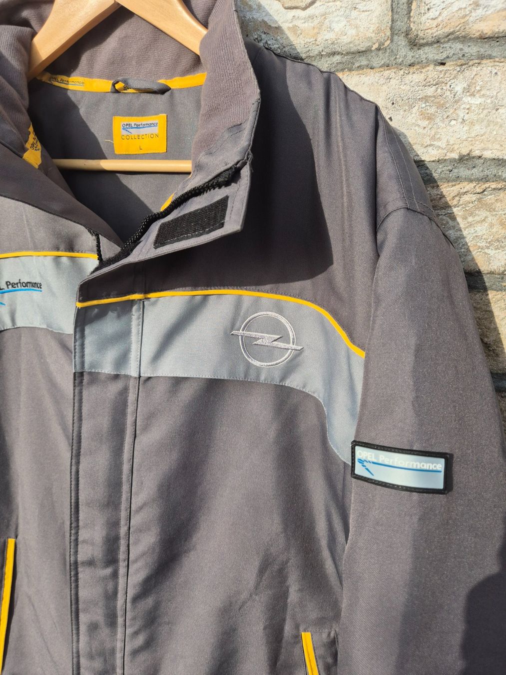 Giacche: Opel Performance Collection Jacke, Grau/Gelb, Gr. L - Top – Nuovo (secondo la descrizione) da Bassersdorf venduto da retrolab 4