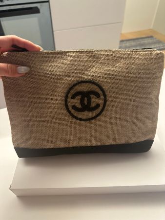 Chanel jute Cluth
