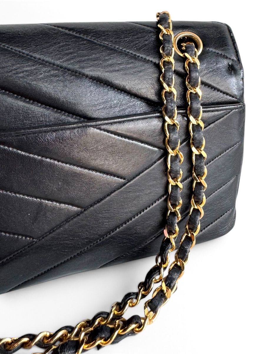 Chanel Taschen für Damen: Chanel Medium Chevron Flap Bag Tasche – Gebraucht aus Kriens von hannaandkiko 7