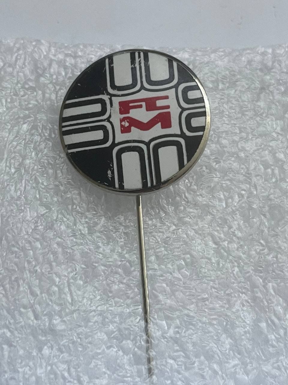 Placchette & Badge: 220. Anstecknadel - FC Münchenstein – Usato da Luzern venduto da Irek