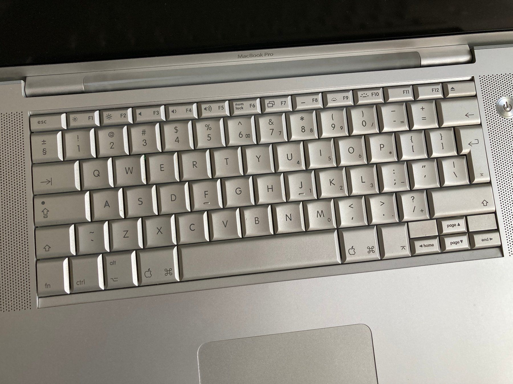 Apple Notebook: Vintage Apple MacBook Pro "Core 2 Duo" 2.33 17" – Difettoso da Carona venduto da gamuffo 2