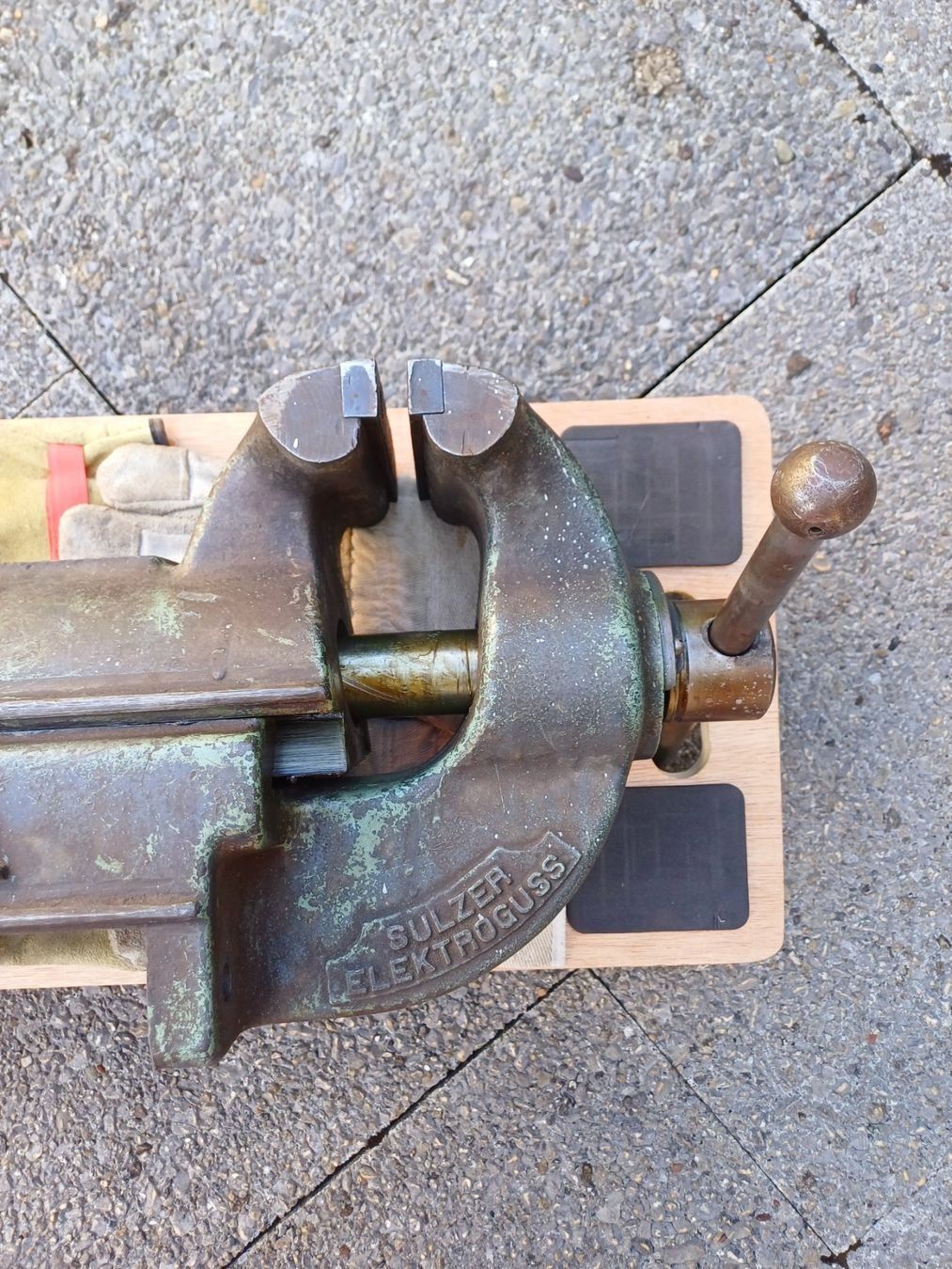 Gressel Tutti gli attrezzi: Gressel Schraubstock Sulzer Elektroguss! 50cm – Usato da Kloten venduto da Juanita3 2