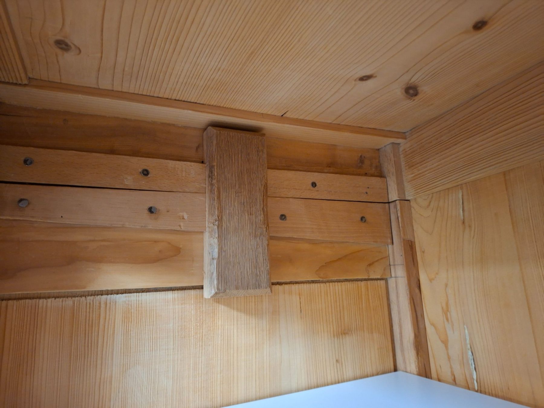 Armadi: Alter Holzschrank – Usato da Hochdorf venduto da Tantemax 4