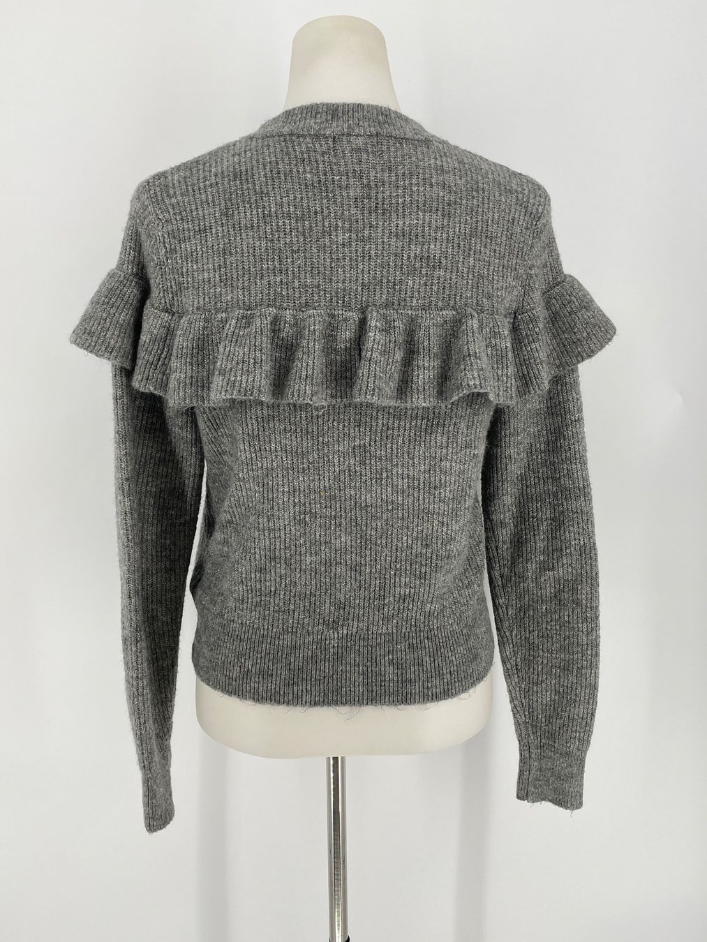 H&M Maglioni & Felpe: Graue Strickjacke Gr. XS H&M  mit Rüschen – Usato da Auenstein venduto da moin. 3