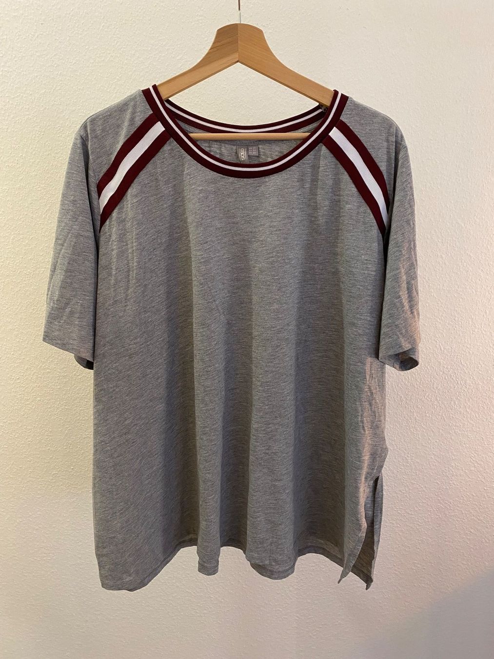 Asos T-Shirts: Asos T-Shirt grau rot Gr. 52 – Gebraucht aus Pratteln von a23_j2gs