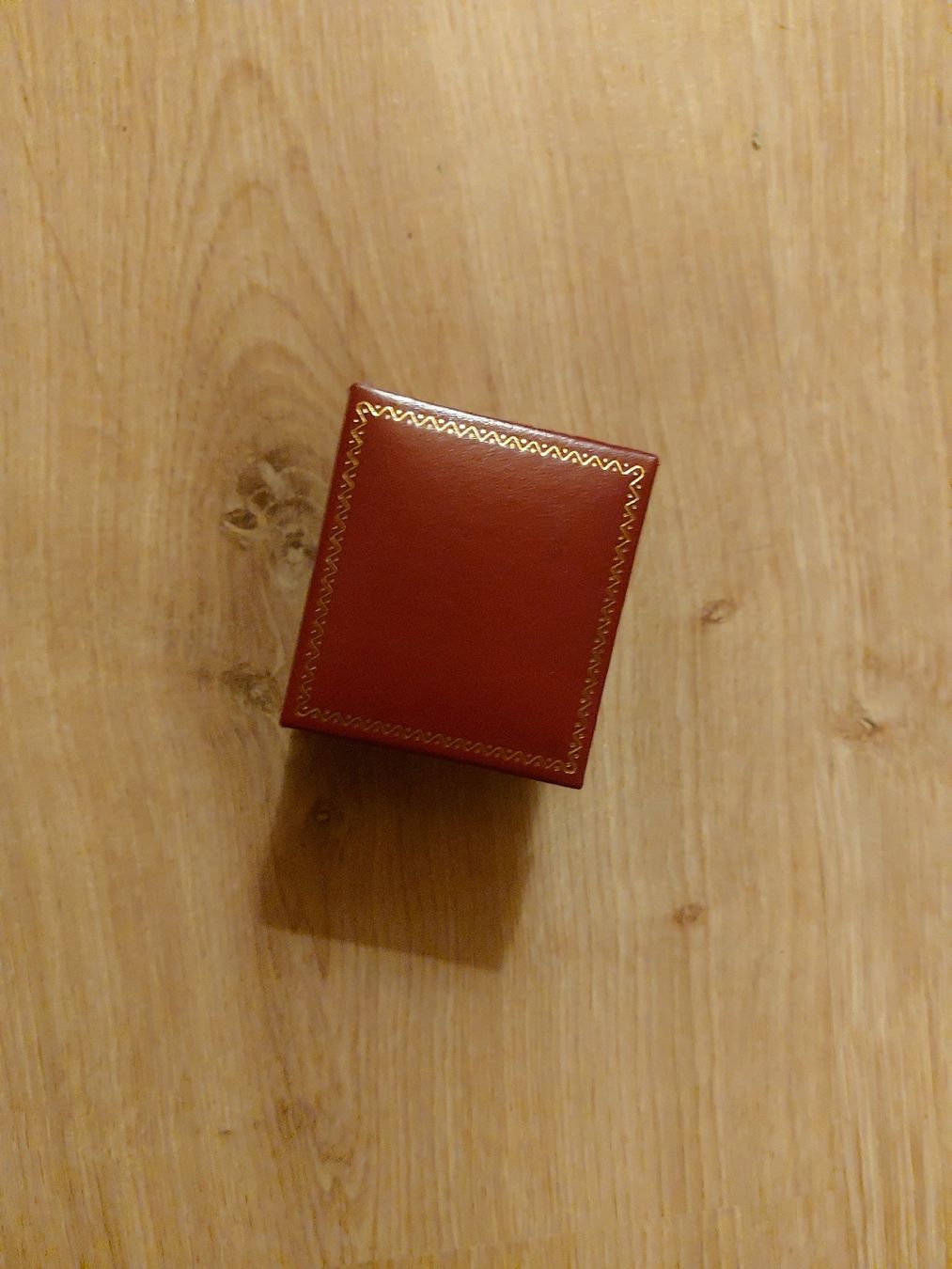 Portagioie: Schmuckschatulle NWI rot-gold Valess, leere Ringbox – Usato da Büttikon AG venduto da lca_v7pb