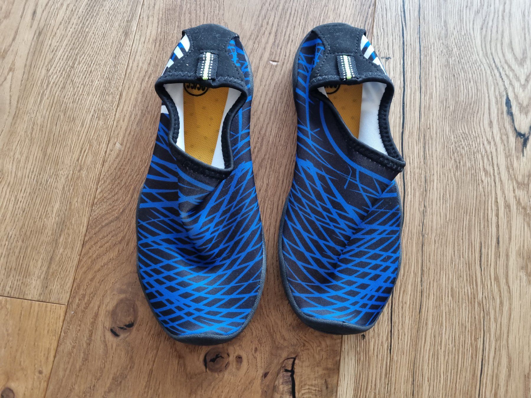 Scarpe per ragazzi: Badeschuhe Gr.35/36 – Usato da Brütten venduto da gupi1717
