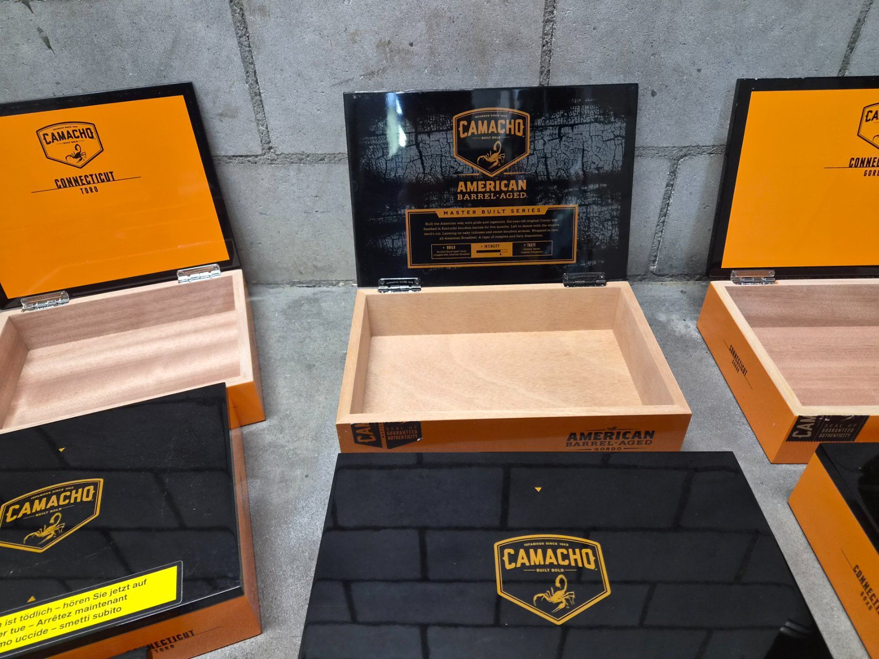 Casse di trasporto: Zigarrenkisten 16 x CAMACHO mix – Usato da Wetzikon ZH venduto da Tothart 3
