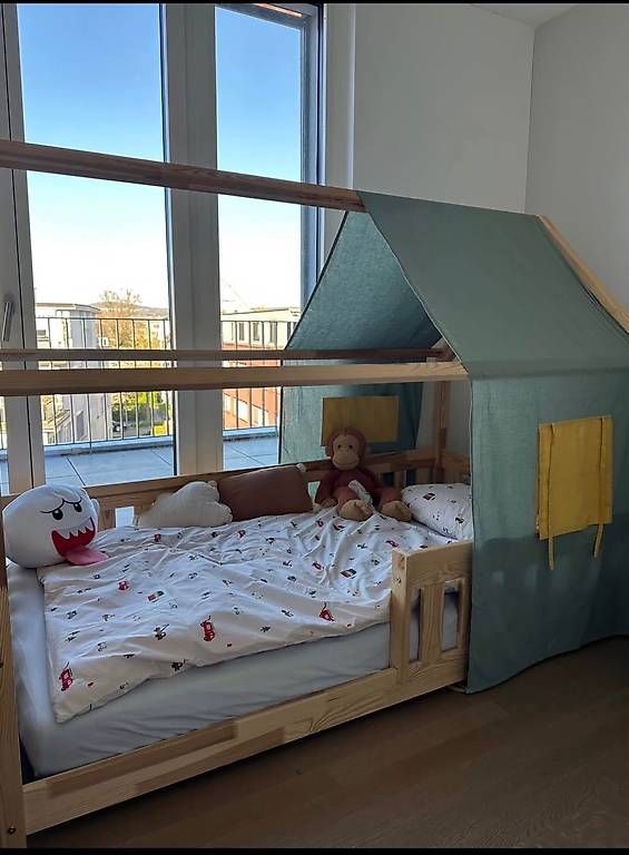 Lits: Kinderbett/ Hausbett – D'occasion à Adliswil par iva_qc9p