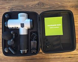 Massage Gun / Massagepistole inkl. Aufsätze & Koffer!