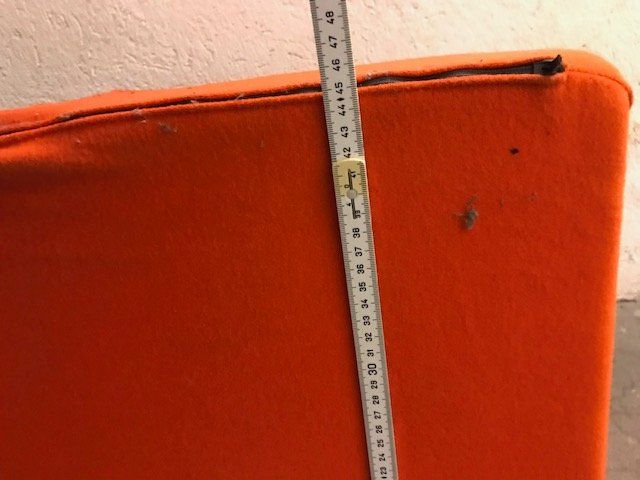 Hocker: Sitzwürfel Schaumstoff orange Hülle – Gebraucht aus Zürich von gigimai67 4
