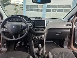 Peugeot 208 1.4 VTi Limousine 126375km mit Motorproblem