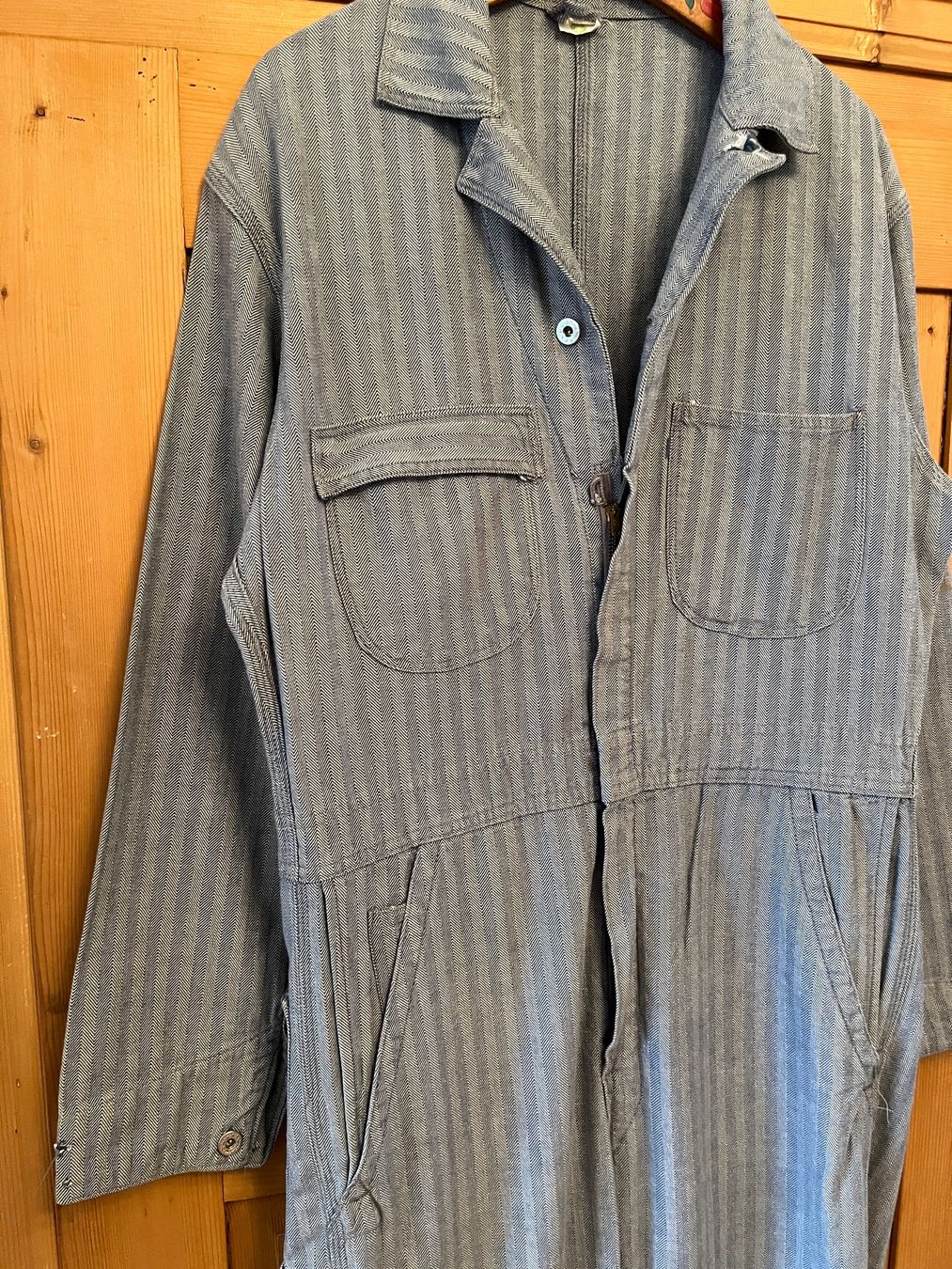 Tute: 1950s Herringbone Twill True Vintage Engineer Work Overall – Usato da Bern venduto da shoprestoredvintage 1