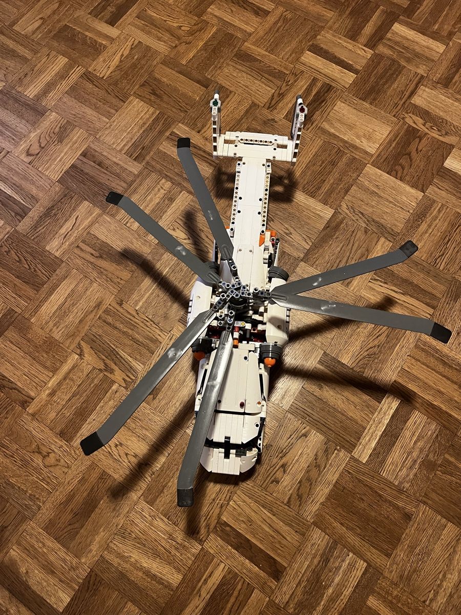 Lego Kit di costruzioni: LEGO Technic 42052 Heavy Lift Helicopter, gebraucht  – Usato da Zürich venduto da lin_t7wr 3