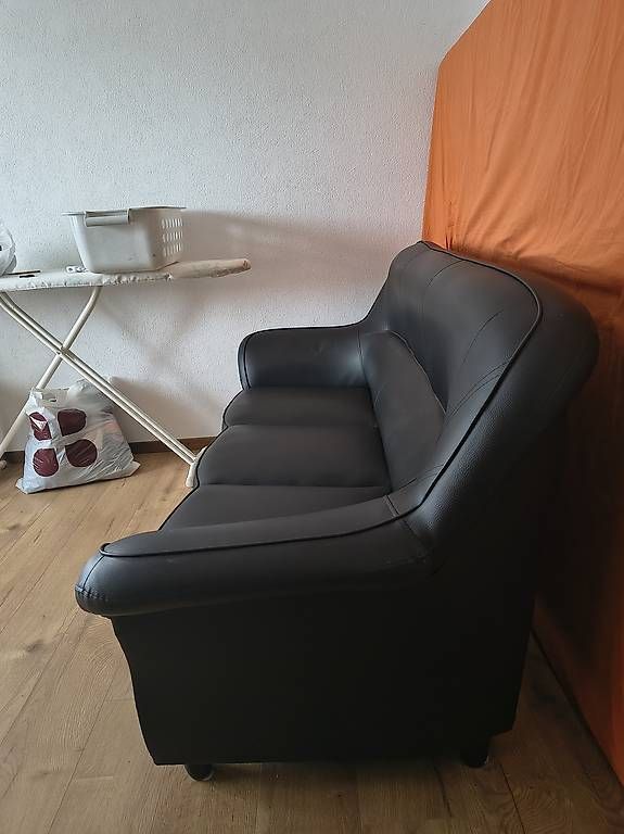 Divani: Schwarze Couch – Usato da Uznach venduto da latzfatz