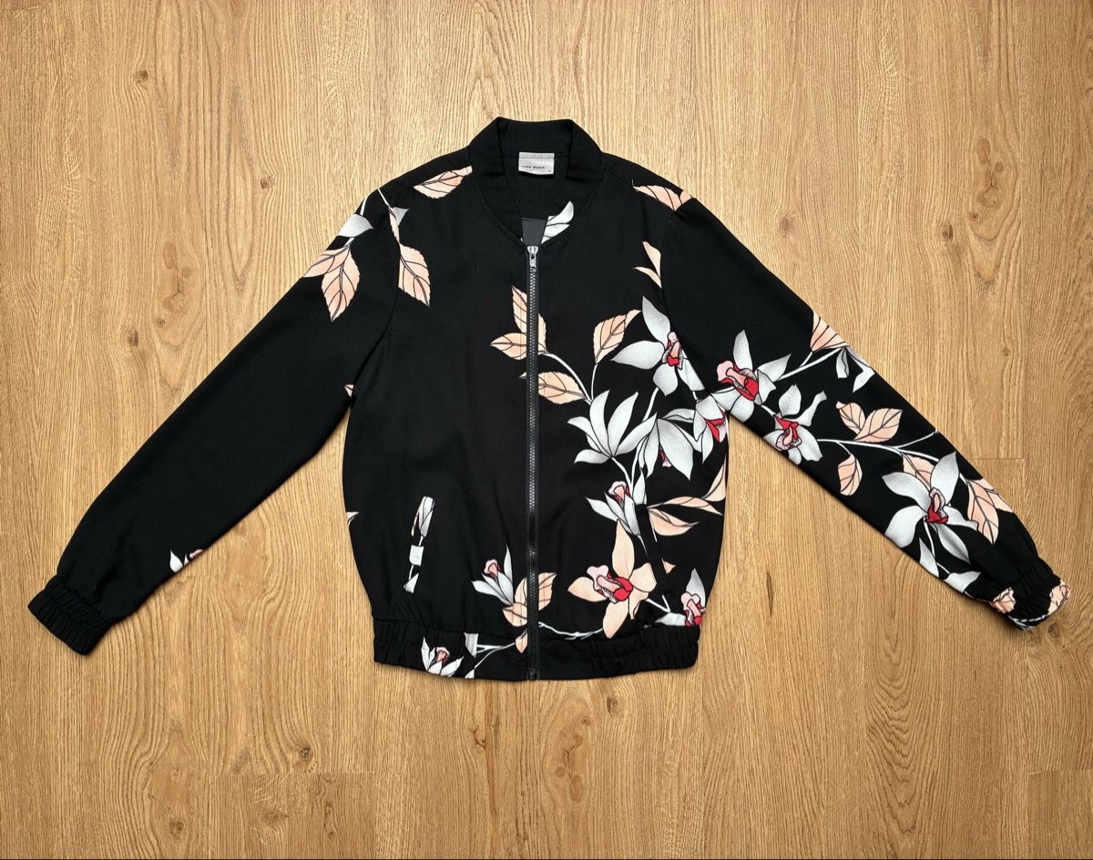 Vero Moda Jacken: Bomberjacke von Vero Moda Grösse 34 – Gebraucht aus Witterswil von Livee