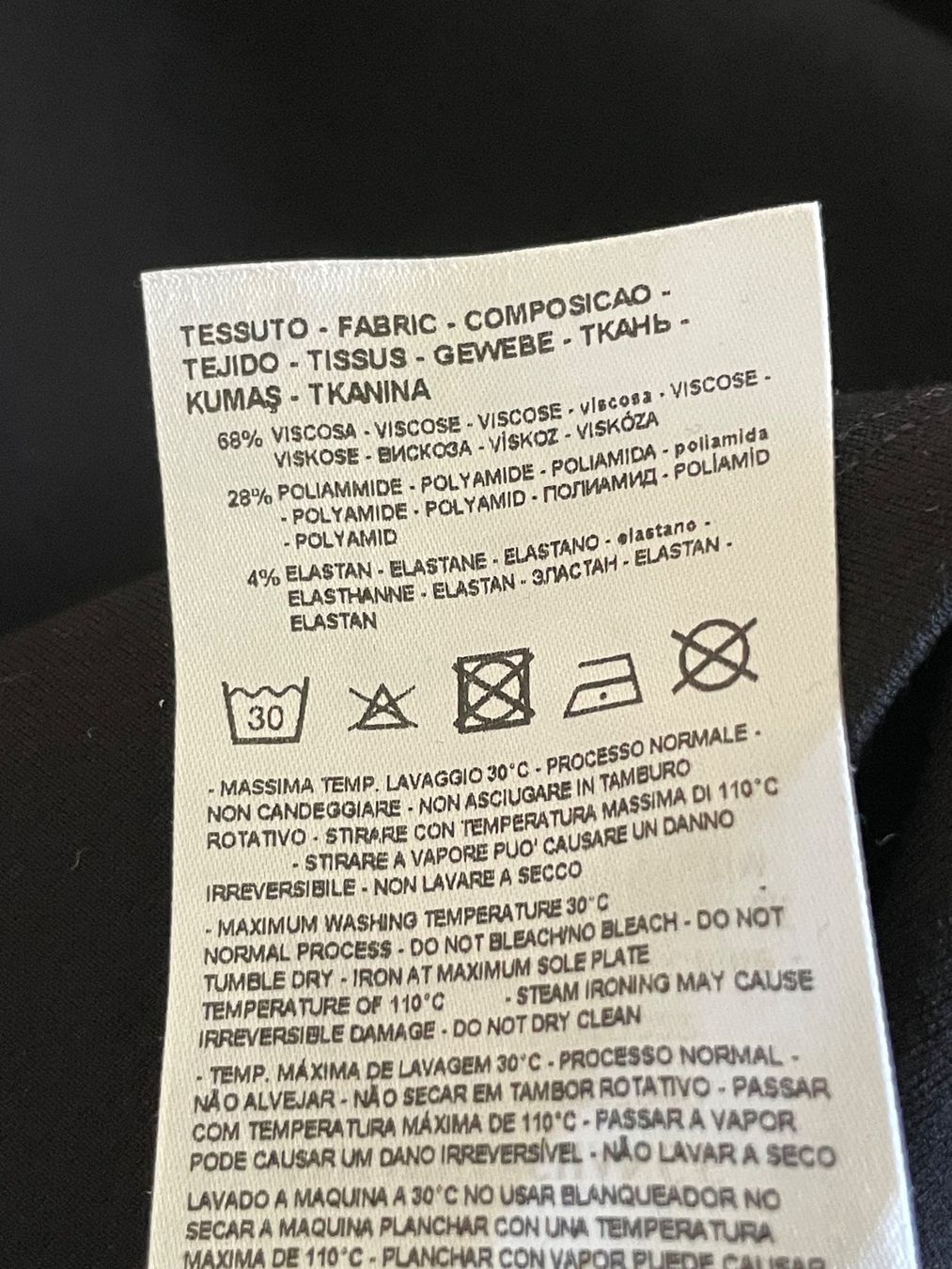 Armani Vestiti: Schwarzes Kleid ARMANI EXCHANGE aus Miami – Usato da Richterswil venduto da IrynaL 4