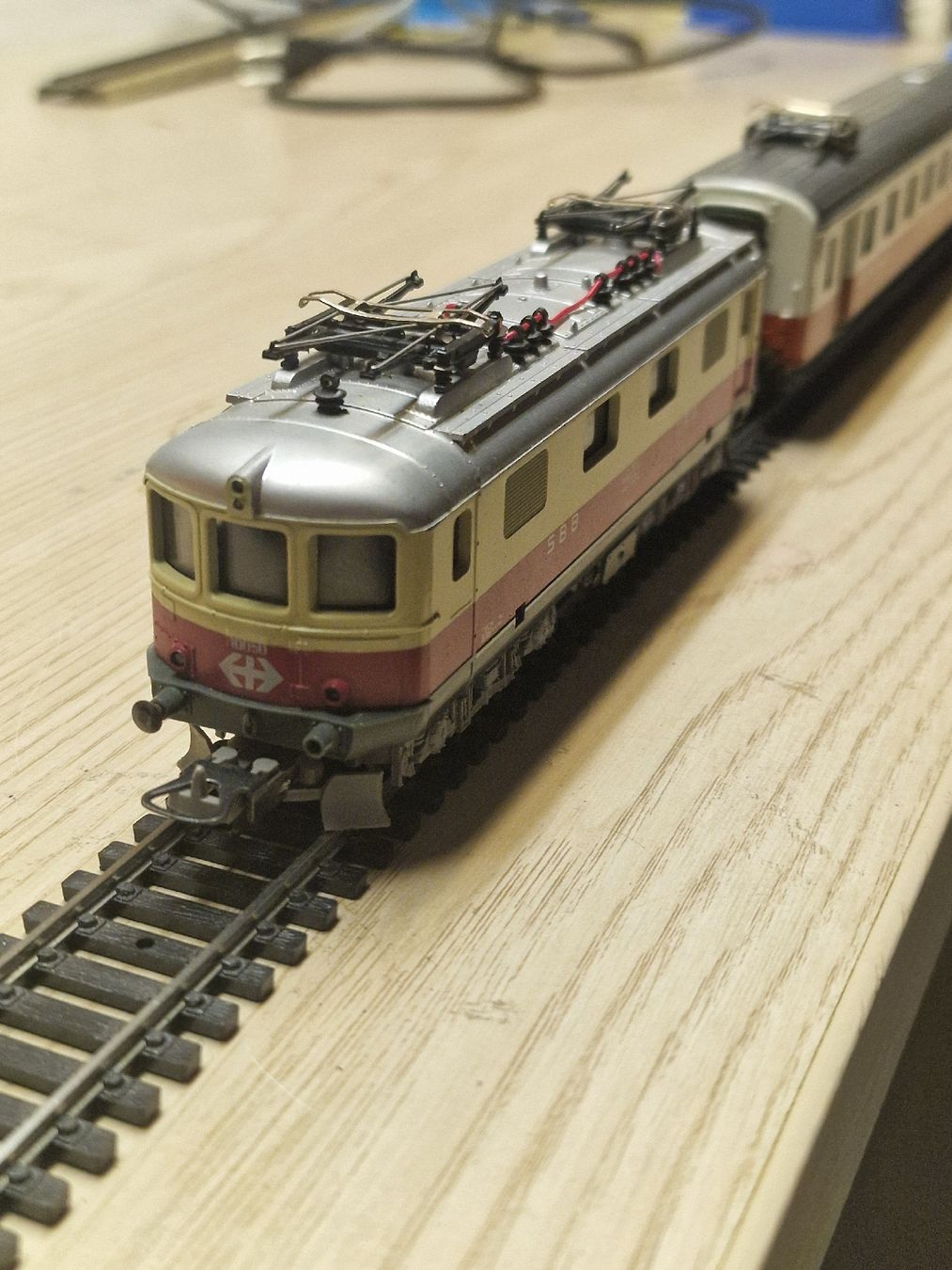 Lima Modellini di ferrovie: Lokomotive Lima mit zwei wagons  – Usato da Herzogenbuchsee venduto da ioa_zcm6 1