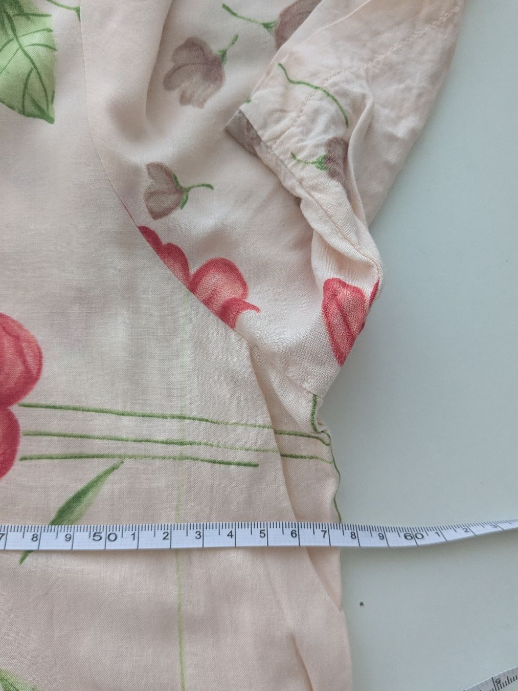 Tuniken: Bluse mit Blumenmuster, Grösse L/XL 100% Rayon, – Gebraucht aus Rorschach von olg_5qq2 5
