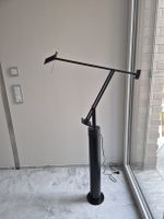 Artemide Tizio Bürolampe mit Standfuss schwarz