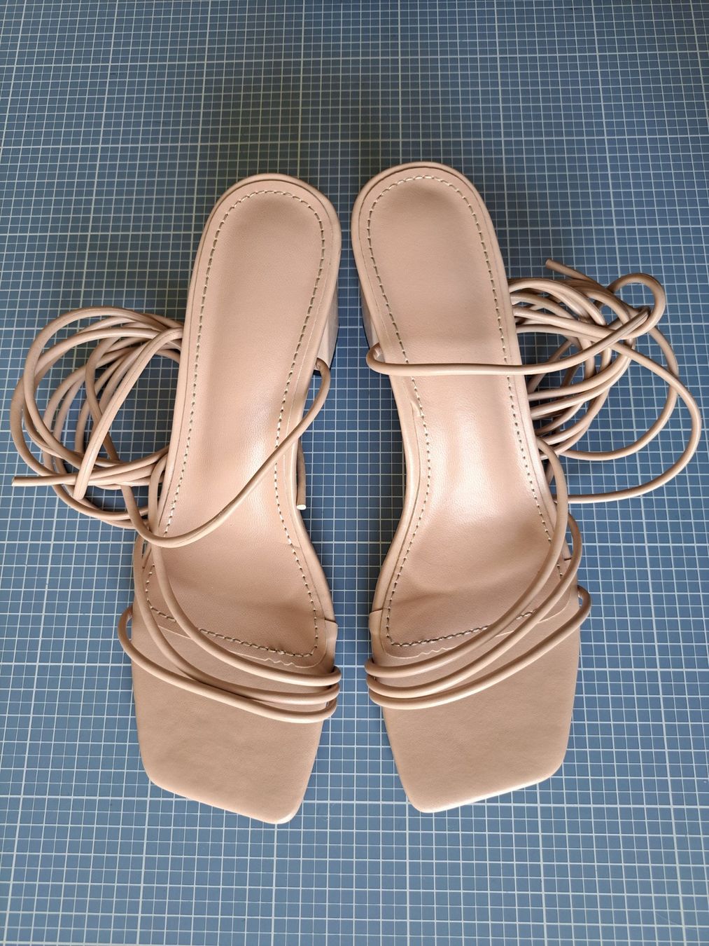 Scarpe da donna: Sandalette mit Schnürung Gr. 37 – Usato da Oetwil am See venduto da Kuechenzeit