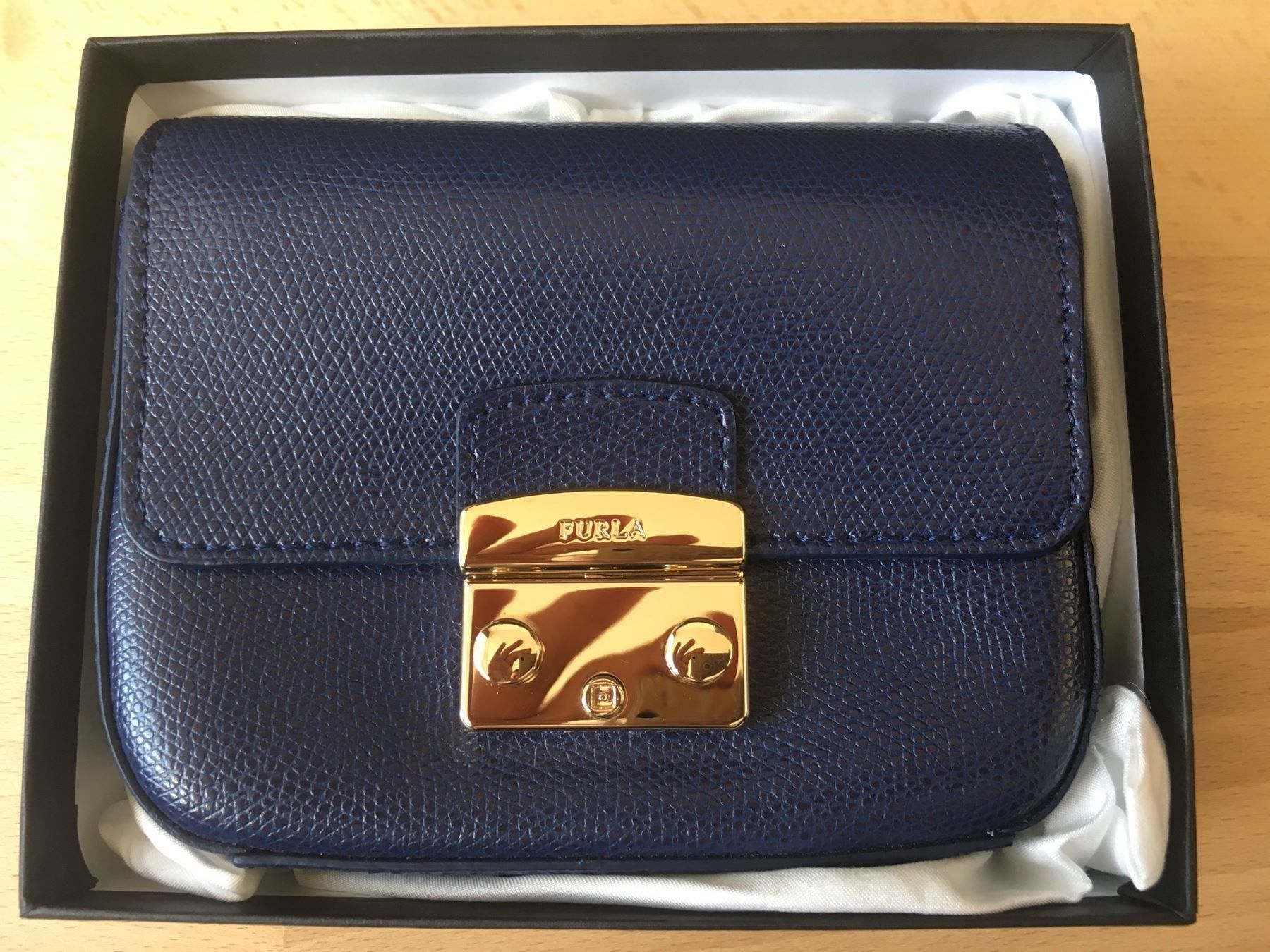 Furla Taschen für Damen: Fabrikneue Furla Mini Crossover-Handtasche "Metropolis AIR" – Neu und originalverpackt aus Zürich von TRIKOTKAISER 4