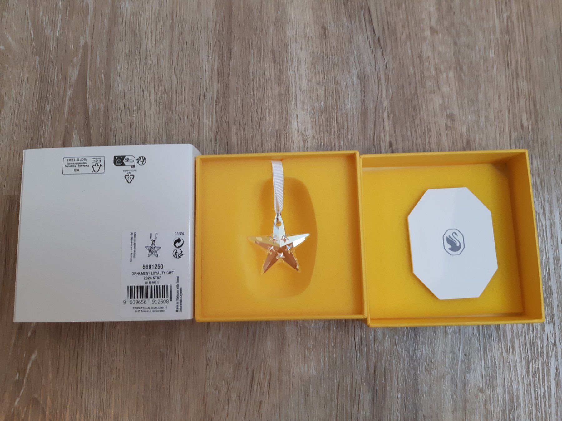 Swarovski Tutte le decorazioni: Swarovski  Ornament Stern Loyality 2024 – Nuovo e nell'imballaggio originale da Thierachern venduto da Shila99