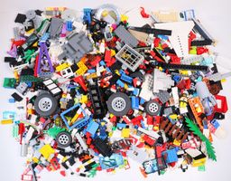 1.5 kg. Legoteile mit Minifiguren
