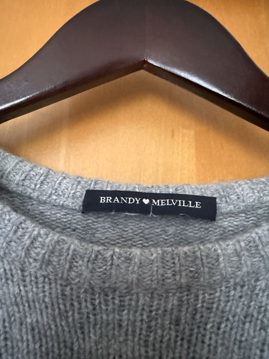 Brandy Melville Maglioni & Felpe: Pull Brandy Melville gris avec rayures, taille unique  – Nuovo (secondo la descrizione) da Villars-sur-Glâne venduto da Oriane_ 2