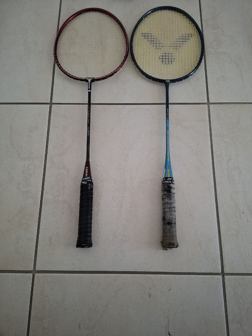 Raquettes: Badmintonschläger Set 2 Stk Cando Full Graphite Schaft Champ – D'occasion à Uster par mak_mw2n