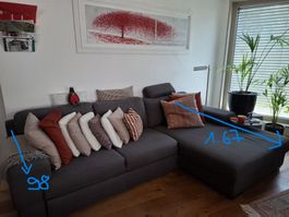 Ecksofa mit Schlaffunktion und Stauraum