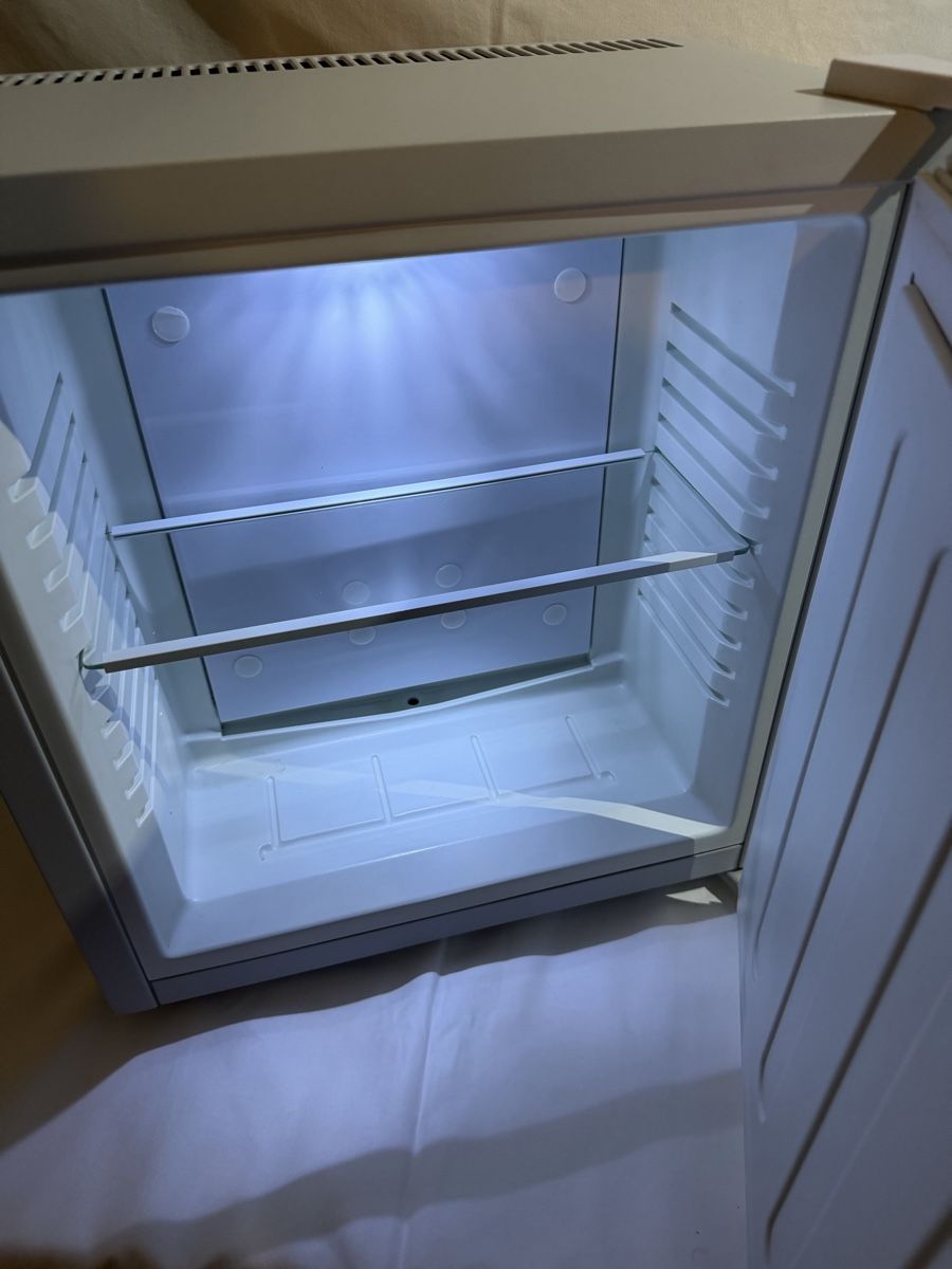 Frigoriferi: Mini Kühlschrank  – Usato da Basel venduto da Hariva