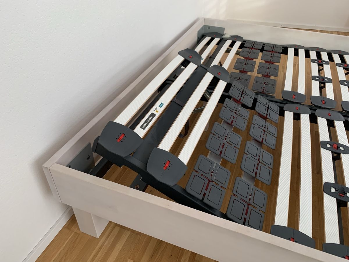 Letti: Bettgestell 160x200cm mit Lattenrost – Usato da Utzenstorf venduto da ani_ycj5 5