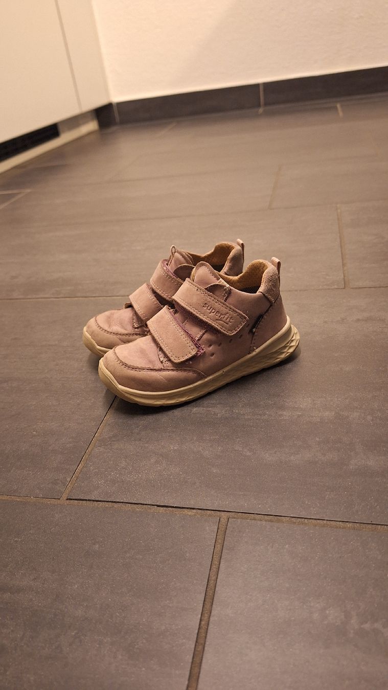 Superfit Scarpe per ragazzi: Kinderschuhe Superfit Grösse 25 – Usato da Uster venduto da ale_9h2t