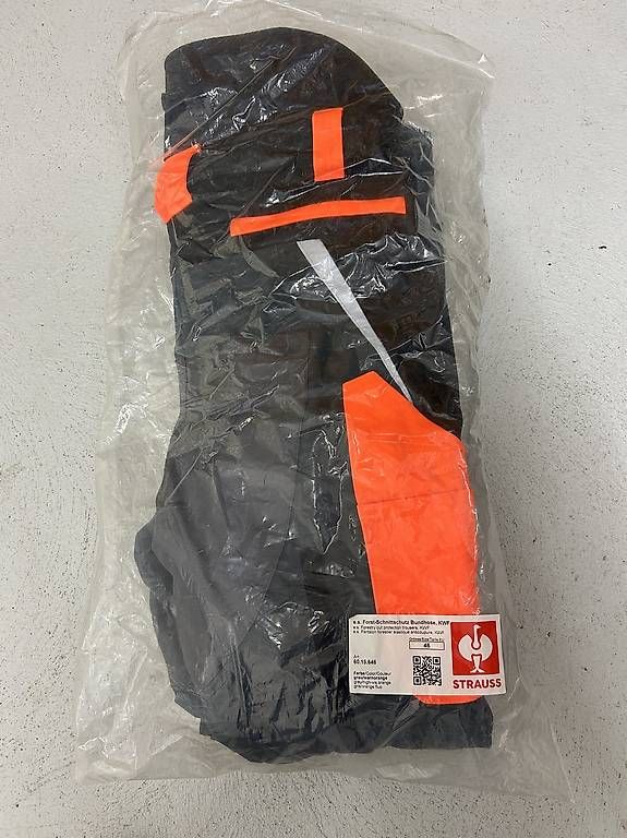 Pantaloni: Schnittschutz – Usato da Augst BL venduto da Nasi123 1