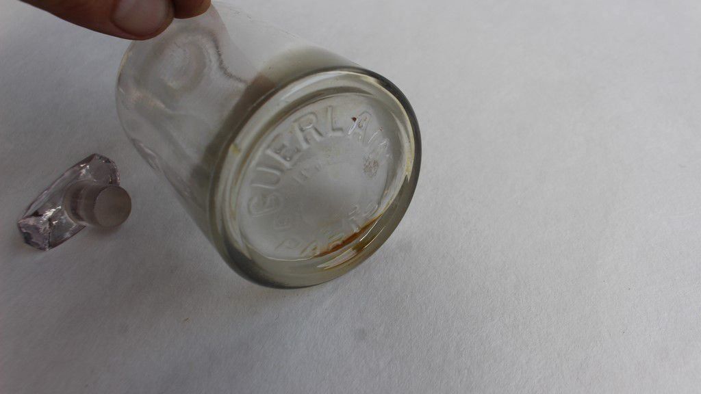 Flaconi: GUERLAIN Ancien Flacon à parfum – Usato da Vandoeuvres venduto da Dom-Tom 2