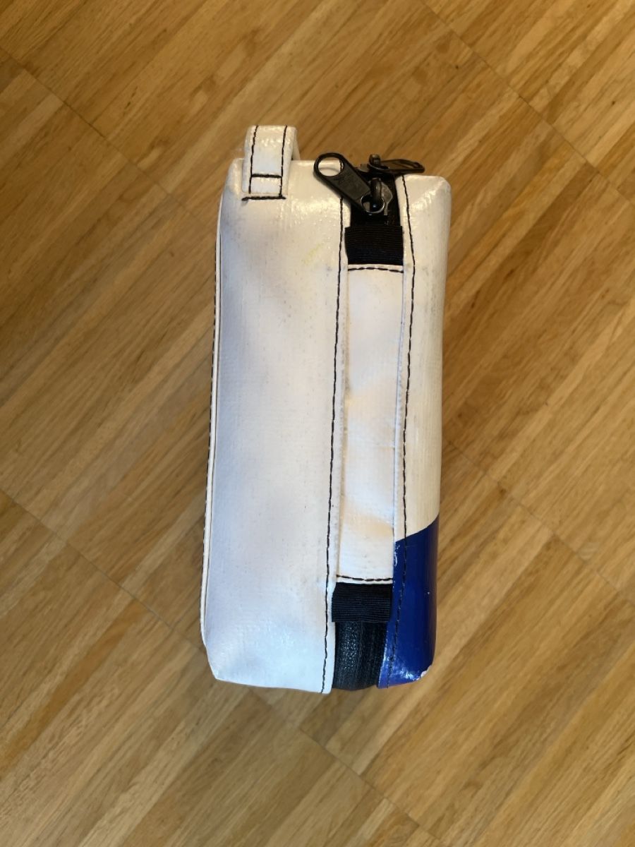 Freitag Custodie per cosmetici: Freitag Toiletry Bag White Blue – Usato da Zürich venduto da olfri 2