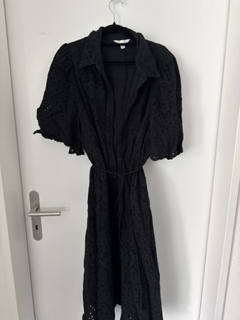 Kleid schwarz Grösse XXL Lochstickerei mit Bindegürtel
