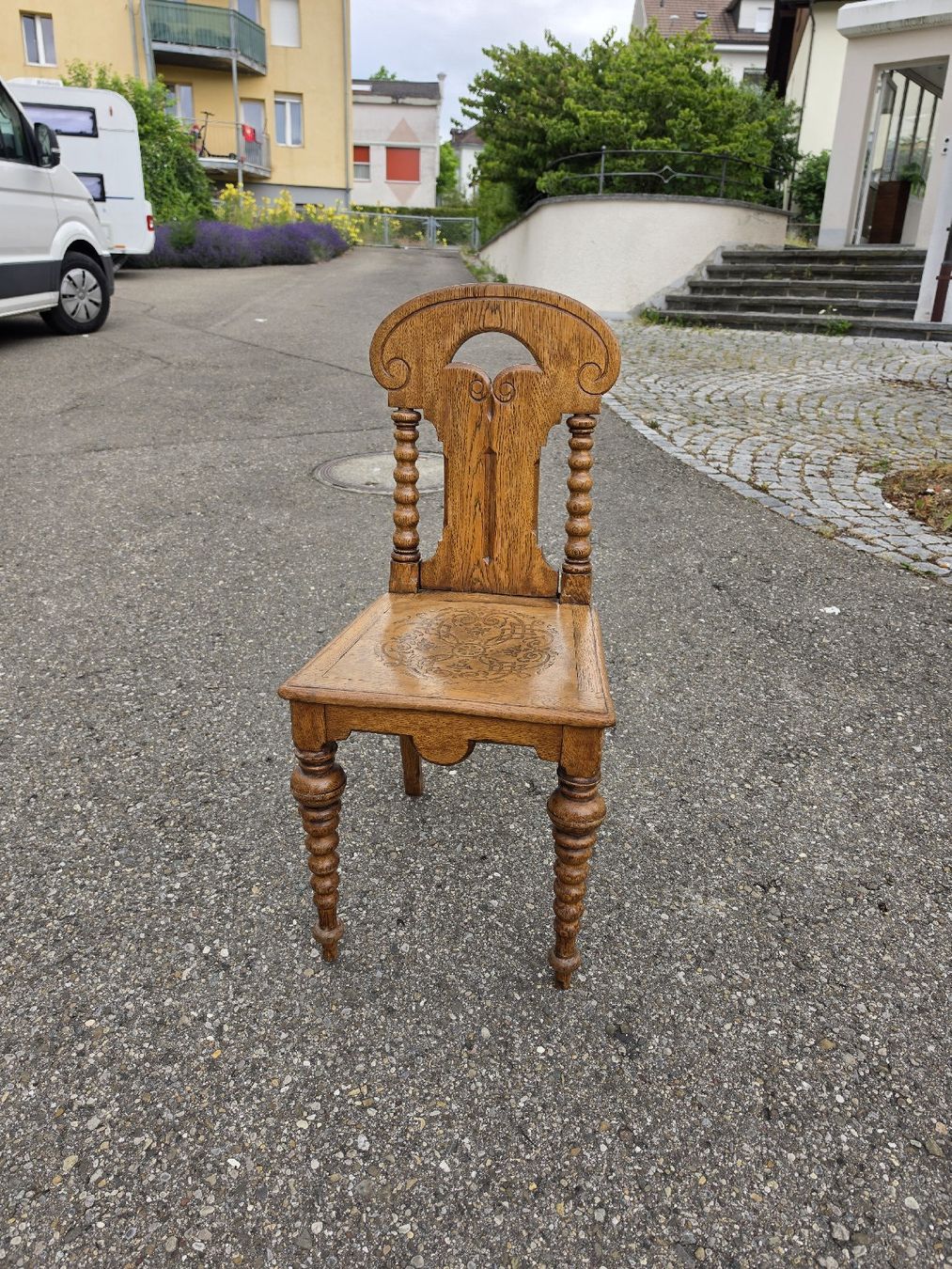 Stühle: Antiker Holzstuhl mit Schnitzereien  – Gebraucht aus Mettlen von elios0888 4