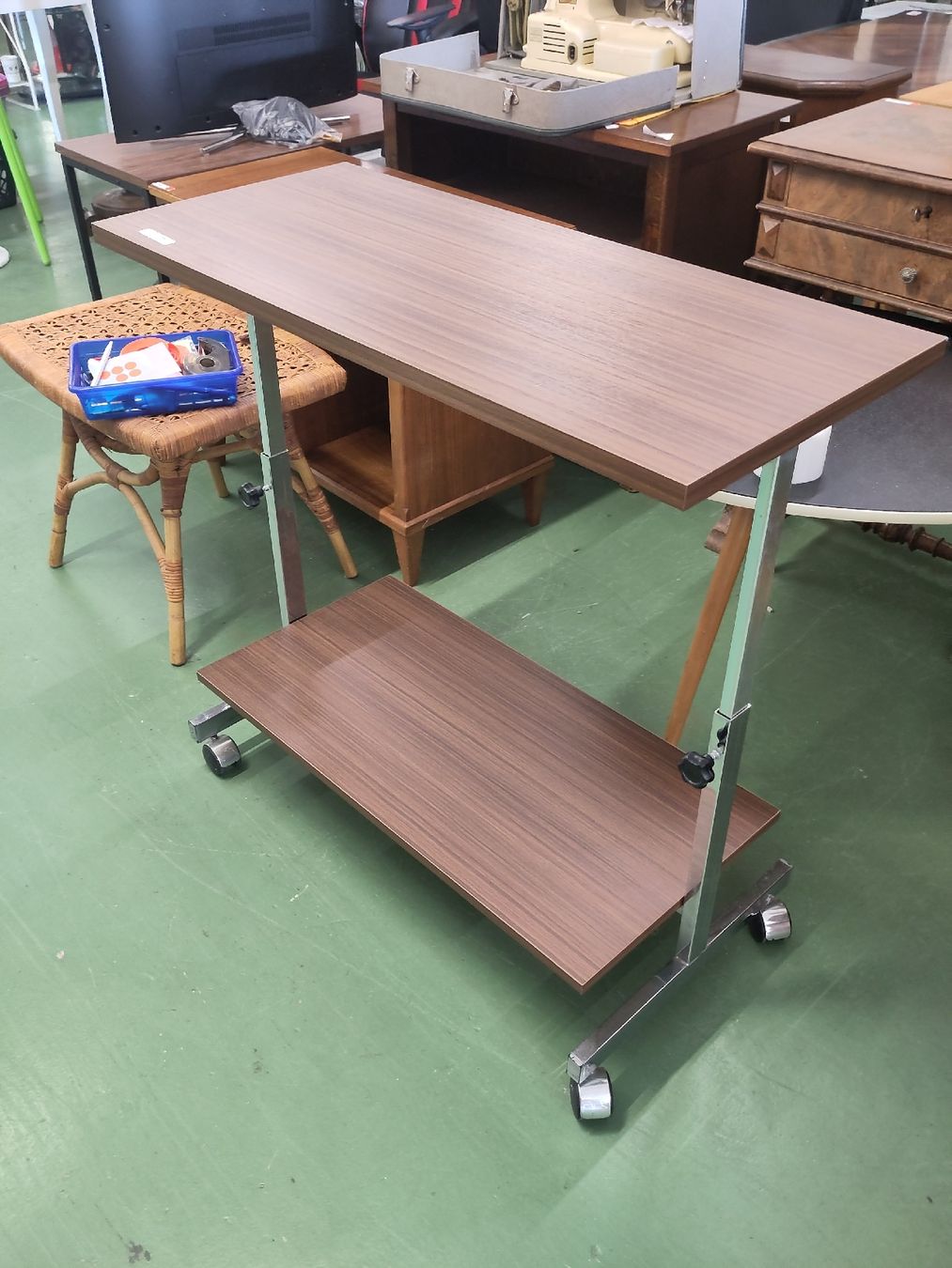 Carrelli di servizio: Designklassiker Servierwagen mit Rollen – Usato da Pratteln venduto da Cartonsducoeur_bl 4