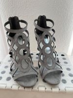 Graue Pumps mit Bindedetail - ungetragen