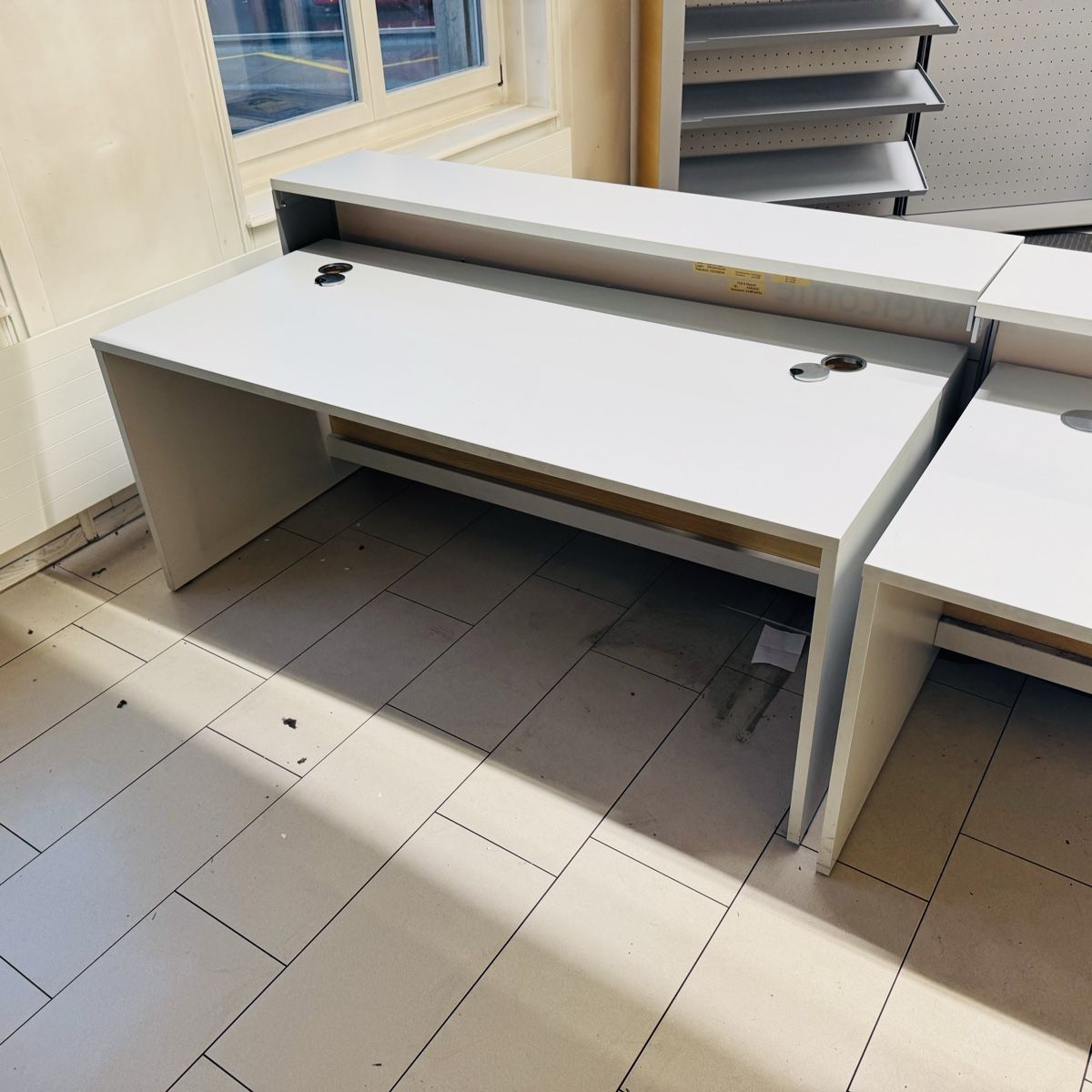Allestimento di negozi e stand fieristici: 2x Empfangstresen  – Usato da Bischofszell venduto da kuenzle-Auto 4